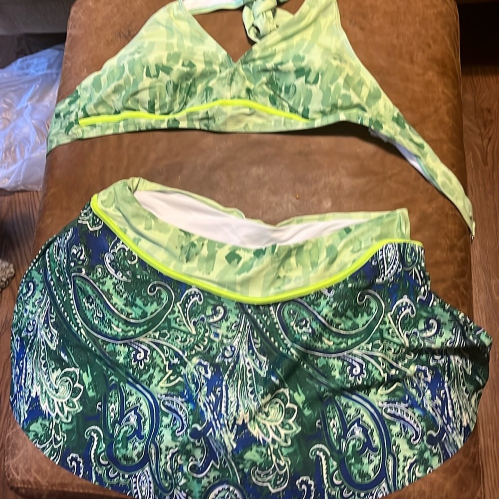 Camo green 2x swim pieces.